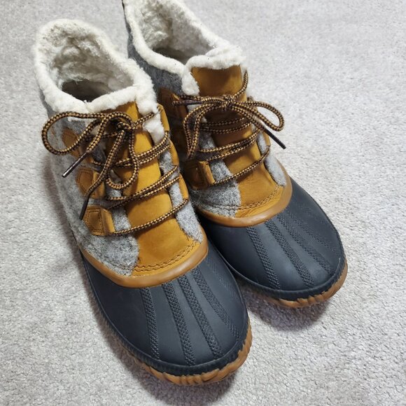 Sorel Ankle Boots in Gray and Brown - Picture 5 of 12
